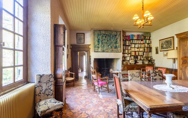 Maison à vendre    7 pièces •  Marcillac-Vallon