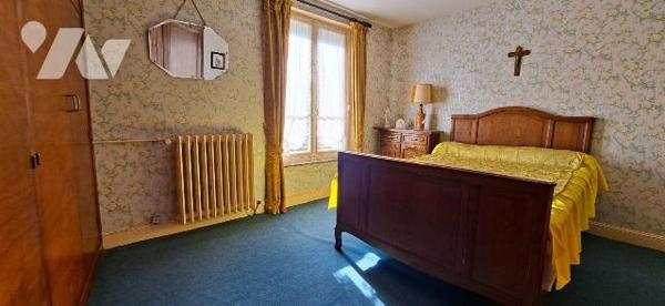 Maison à vendre centre ville de CRECY UR SERRE, à proximité écoles et commerces. Avec une surfa...