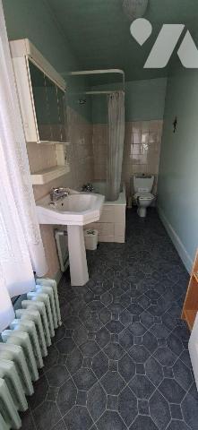 Maison à vendre centre ville de CRECY UR SERRE, à proximité écoles et commerces. Avec une surfa...