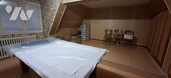 Maison à vendre centre ville de CRECY UR SERRE, à proximité écoles et commerces. Avec une surfa...