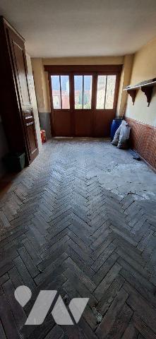 Maison à vendre centre ville de CRECY UR SERRE, à proximité écoles et commerces. Avec une surfa...