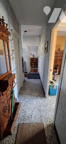 Maison à vendre centre ville de CRECY UR SERRE, à proximité écoles et commerces. Avec une surfa...