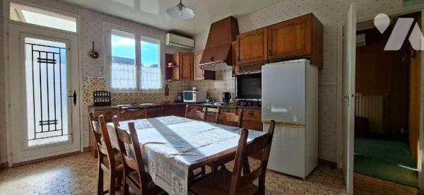 Maison à vendre centre ville de CRECY UR SERRE, à proximité écoles et commerces. Avec une surfa...