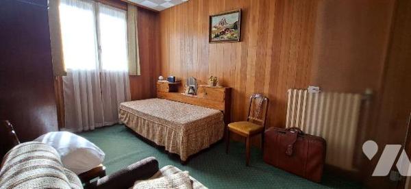 Maison à vendre centre ville de CRECY UR SERRE, à proximité écoles et commerces. Avec une surfa...