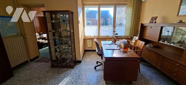 Maison à vendre centre ville de CRECY UR SERRE, à proximité écoles et commerces. Avec une surfa...