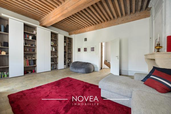 Jassans-Riottier - Exceptionnelle maison de ville de 330 m² et son paradis caché