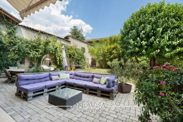 Jassans-Riottier - Exceptionnelle maison de ville de 330 m² et son paradis caché