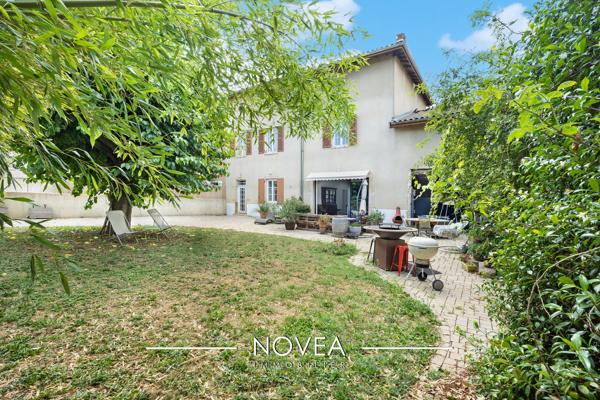 Jassans-Riottier - Exceptionnelle maison de ville de 330 m² et son paradis caché