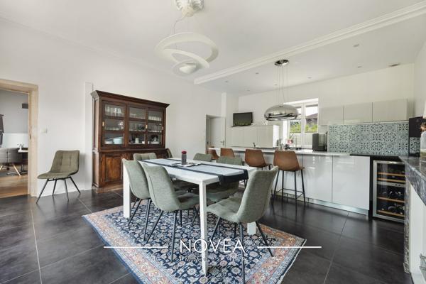 Jassans-Riottier - Exceptionnelle maison de ville de 330 m² et son paradis caché