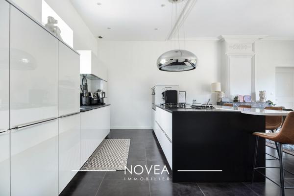 Jassans-Riottier - Exceptionnelle maison de ville de 330 m² et son paradis caché