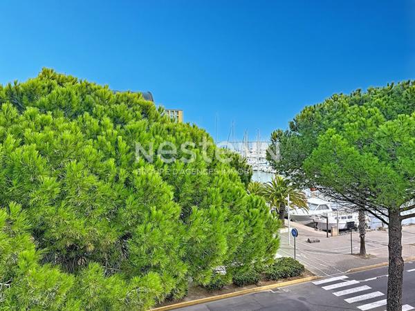Charmant appartement 3 pièces de 41.61 m² avec vue sur le port, place de parking privative & local à vélo à Gruissan