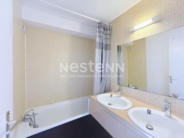 Charmant appartement 3 pièces de 41.61 m² avec vue sur le port, place de parking privative & local à vélo à Gruissan