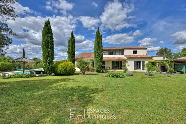 Charmante villa avec piscine et vue dominante