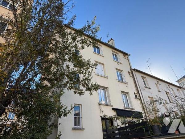 EN EXCLUSIVITÉ - QUARTIER SAINT-HÉLIER / GARE
Au dernier étage d'un petit collectif, venez déc...