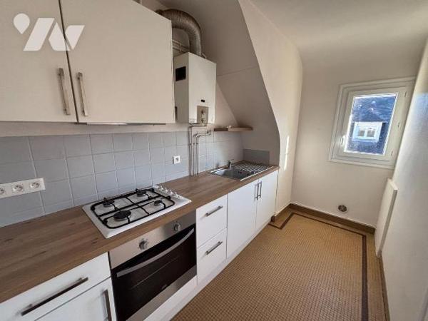 EN EXCLUSIVITÉ - QUARTIER SAINT-HÉLIER / GARE
Au dernier étage d'un petit collectif, venez déc...