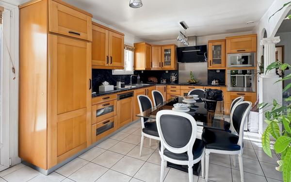 Maison à vendre    7 pièces • 210 m2 Les Pennes-Mirabeau