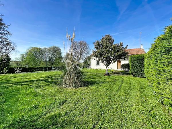 Maison avec dépendances et étang – Fort potentiel