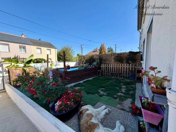LE LUDE – MAISON 3 CHAMBRES AVEC GARAGE ET COUR FERMÉE