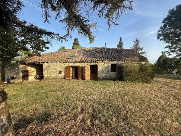 Maison en pierre avec 4 chambres, grange attenante terrain autour