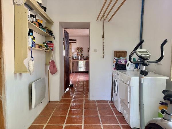 Maison en pierre avec 4 chambres, grange attenante terrain autour