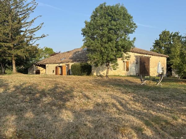 Maison en pierre avec 4 chambres, grange attenante terrain autour