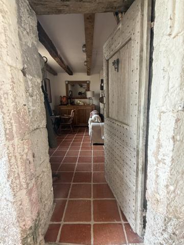 Maison en pierre avec 4 chambres, grange attenante terrain autour