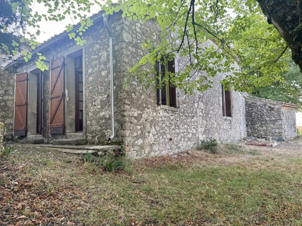 Maison en pierre avec 4 chambres, grange attenante terrain autour