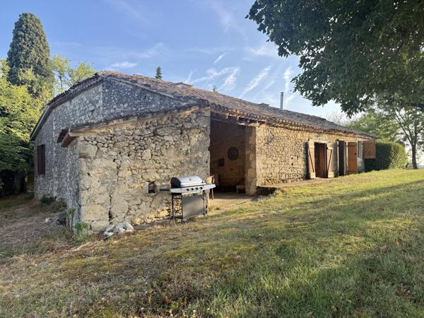 Maison en pierre avec 4 chambres, grange attenante terrain autour
