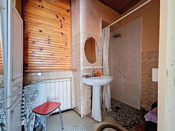 maison de village avec caves et garage à rénover