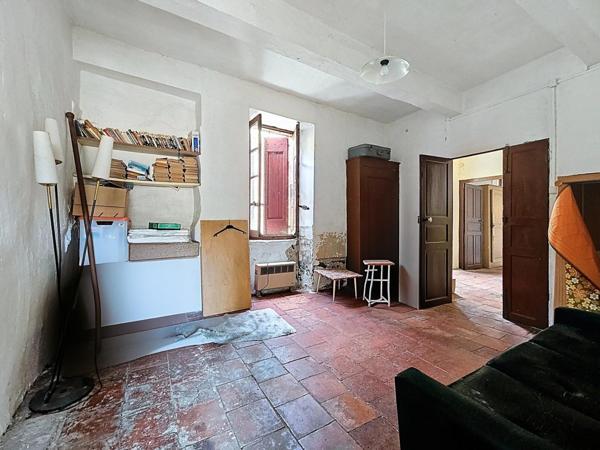 maison de village avec caves et garage à rénover