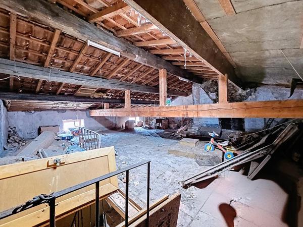 maison de village avec caves et garage à rénover