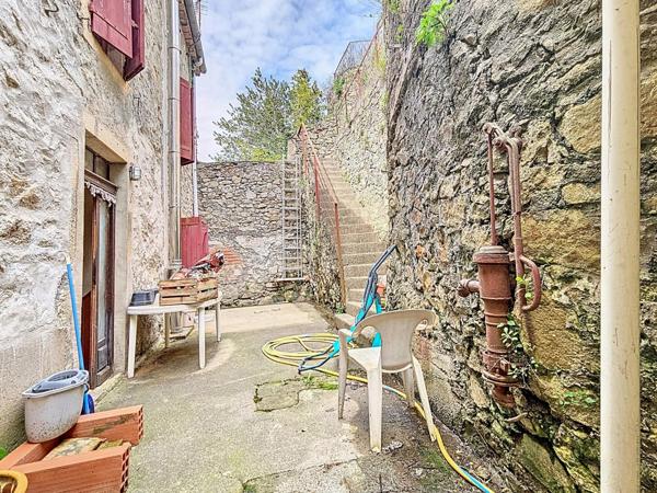 maison de village avec caves et garage à rénover