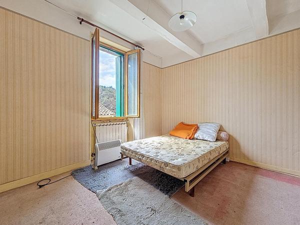 maison de village avec caves et garage à rénover