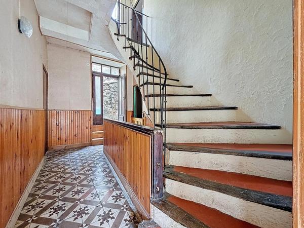 maison de village avec caves et garage à rénover