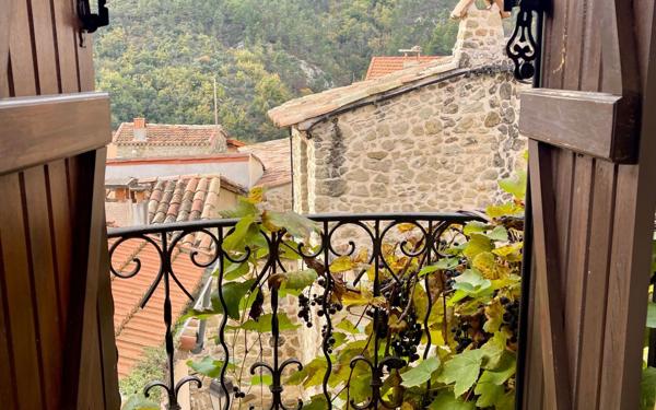 Appartement à louer    5 pièces •  Coaraze