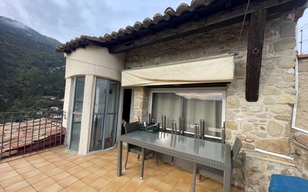 Appartement à louer    5 pièces •  Coaraze