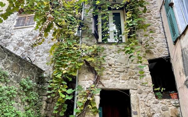 Appartement à louer    5 pièces •  Coaraze