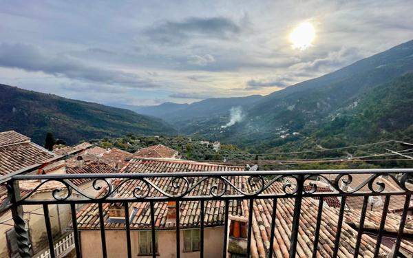 Appartement à louer    5 pièces •  Coaraze