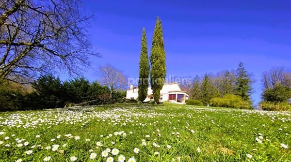 Vente
                Maison226 m² - 7 Pièces -
                    POITIERS (86000)