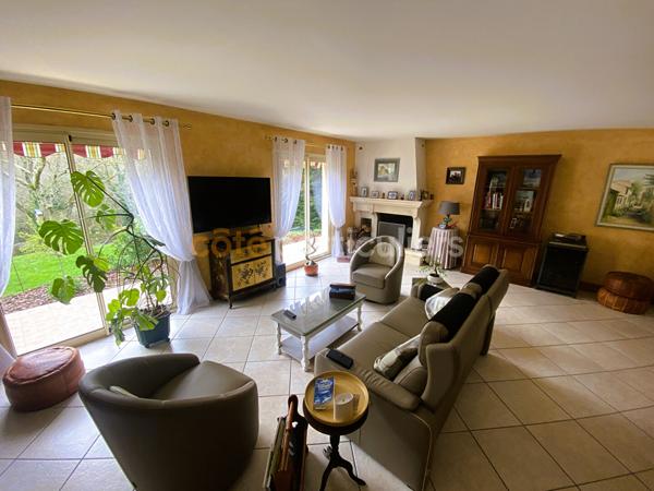 Vente
                Maison226 m² - 7 Pièces -
                    POITIERS (86000)