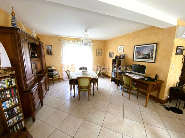 Vente
                Maison226 m² - 7 Pièces -
                    POITIERS (86000)