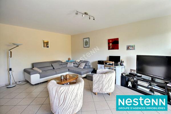 Appartement Meyzieu, 2 chambres, residence avec piscine, terrasse, grand garege, proche centre ville