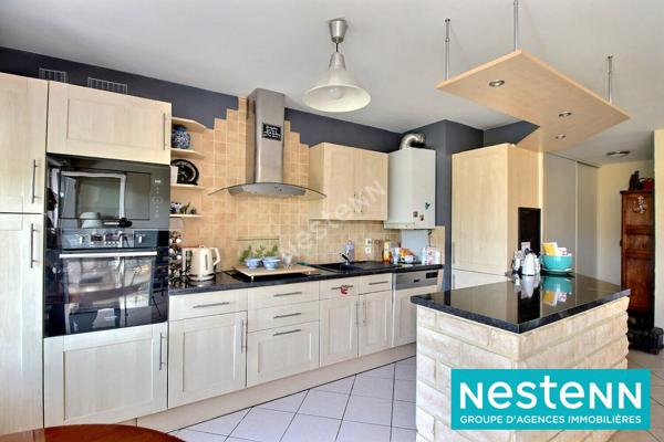 Appartement Meyzieu, 2 chambres, residence avec piscine, terrasse, grand garege, proche centre ville