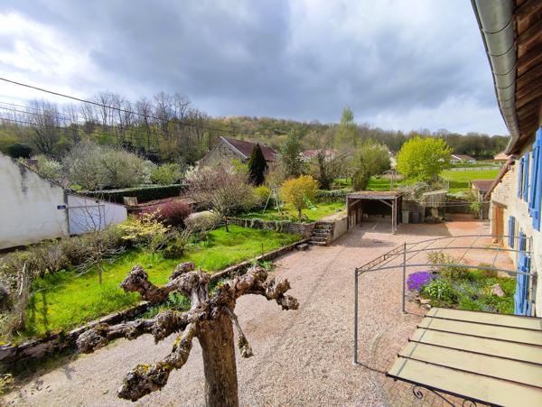 Proche Vesoul, bel environnement pour cette charmante maison de campagne !