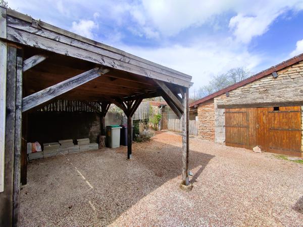 Proche Vesoul, bel environnement pour cette charmante maison de campagne !