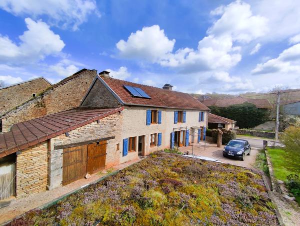 Proche Vesoul, bel environnement pour cette charmante maison de campagne !