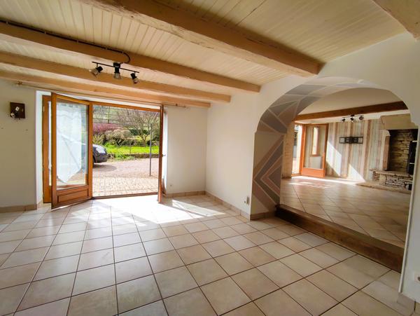 Proche Vesoul, bel environnement pour cette charmante maison de campagne !