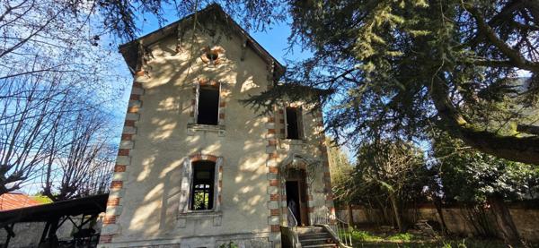 Rare, très belle maison de maître à rénover