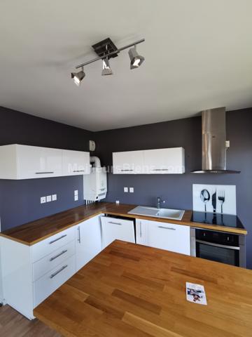 APPARTEMENT type 3, terrasse, places de stationnement en sous-sol