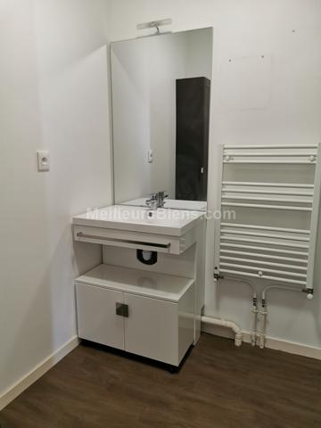 APPARTEMENT type 3, terrasse, places de stationnement en sous-sol